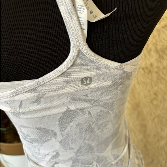 Lululemon top - Picture 2 of 7